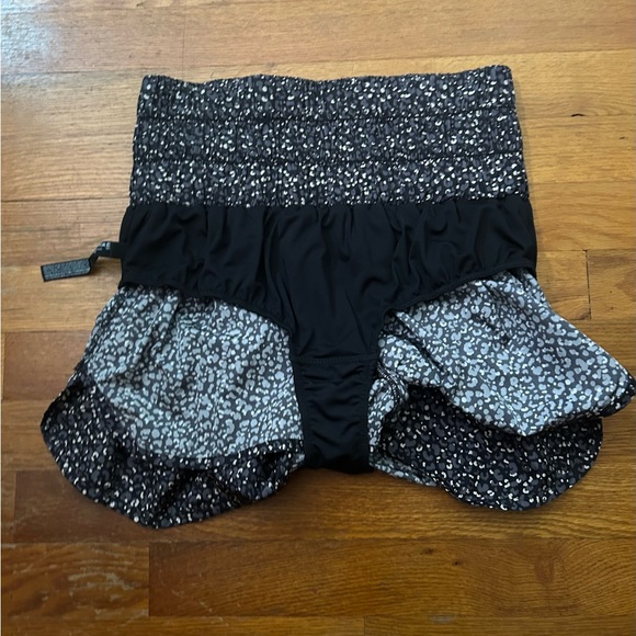 Free People Movement | High-Rise the Way Home Shorts | Black Chettah - Picture 10 of 10